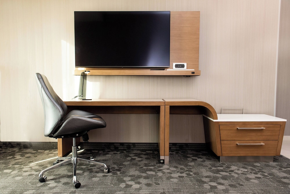 Room, 2 Queen Beds (Hearing Accessible) - Photo 2