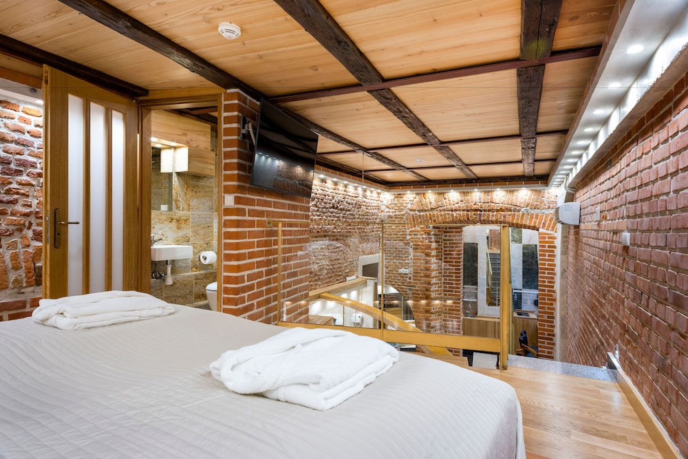 Suite, 1 King Bed, Jetted Tub photo 2