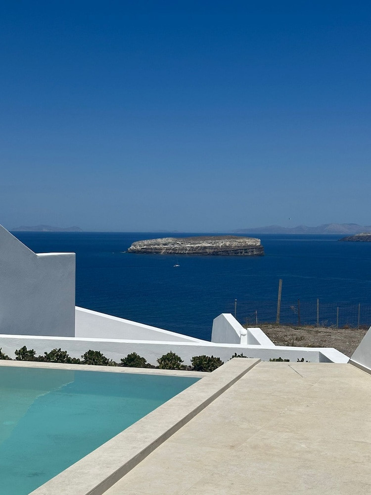 Elegant Suite with Private Infinity Pool & Heated Outdoor Jetted Tub - Caldera View - Photo 3