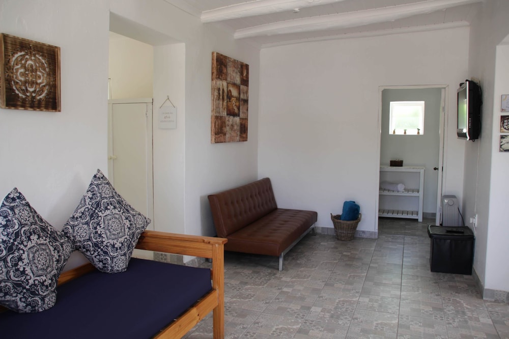 Comfort Cottage, Garden Area photo 2