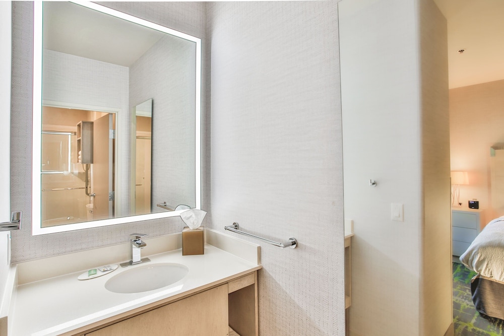 Studio, Multiple Beds (Mobility/Hearing Accessible, Tub) photo 2