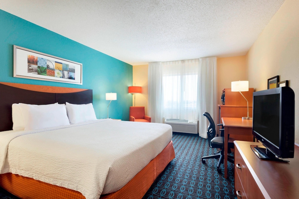 Executive Suite, 1 King Bed with Sofa bed, Non Smoking - Photo 3