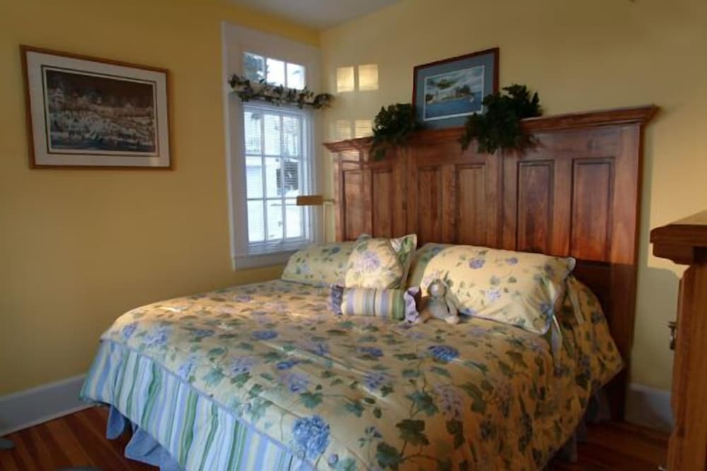 Room, Balcony, Lake View photo 1