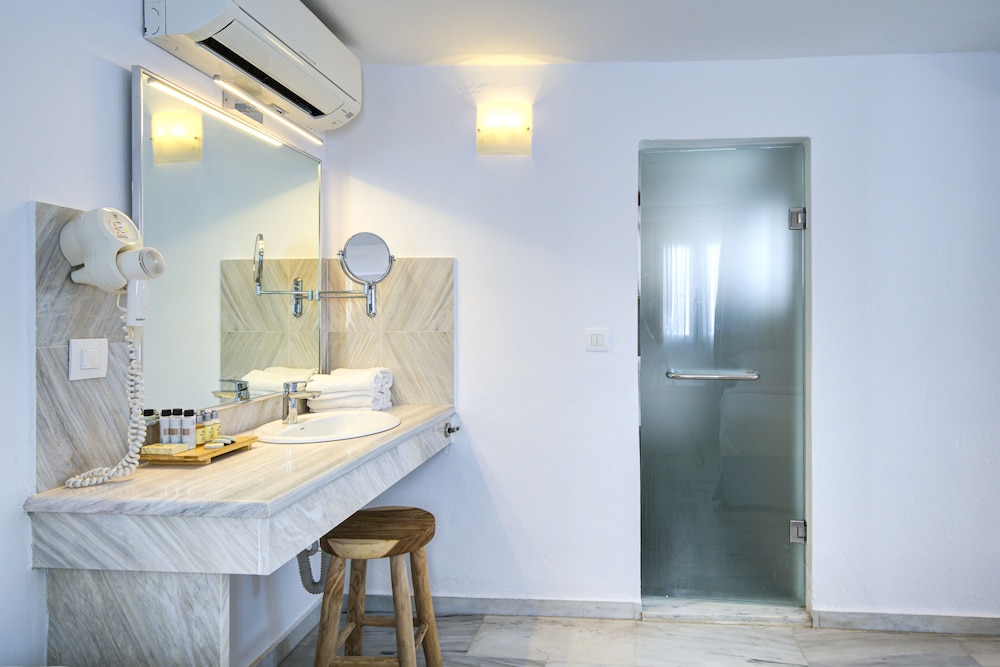 Superior Quadruple Room, Sea View photo 2