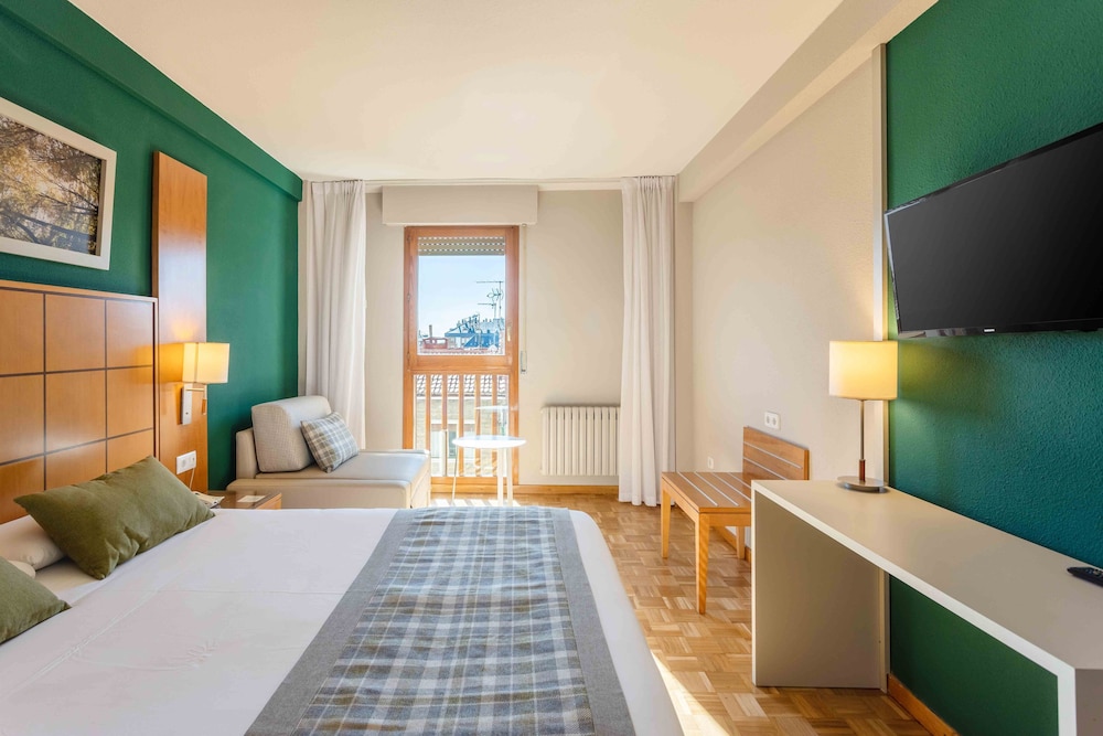 Triple Room (2 adults + 1 child) - Photo 1