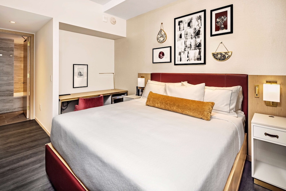Room, 1 King Bed, Accessible (Hearing)