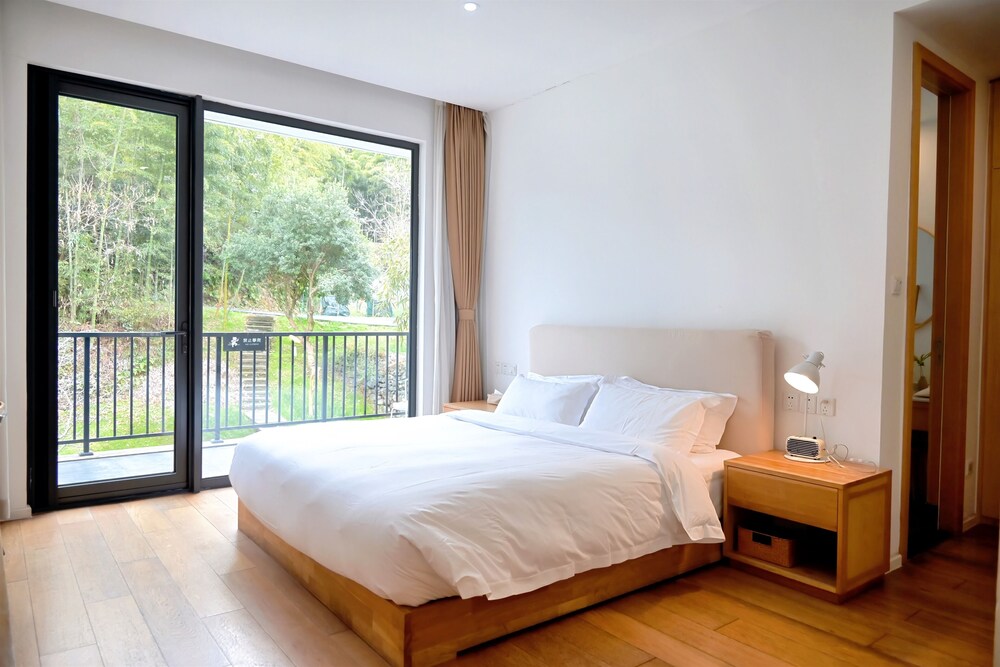 Standard Suite, Courtyard View photo 1