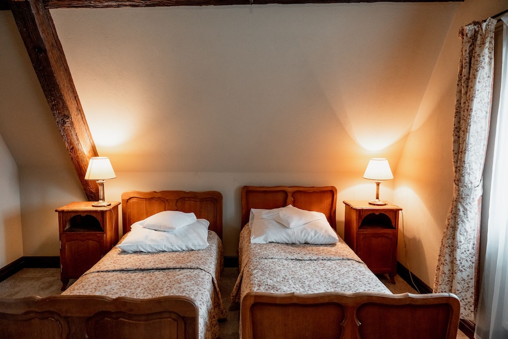 Standard Double or Twin Room - Photo 10