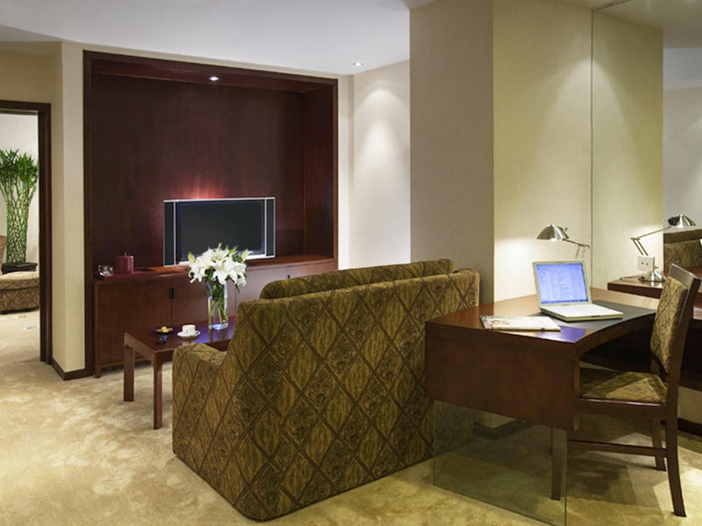 Suite, 1 King Bed photo 2