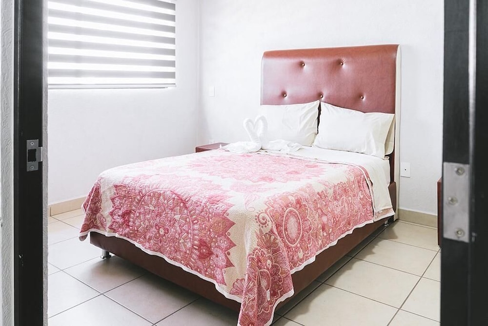 Classic Apartment, 3 Bedrooms, Kitchen photo 1
