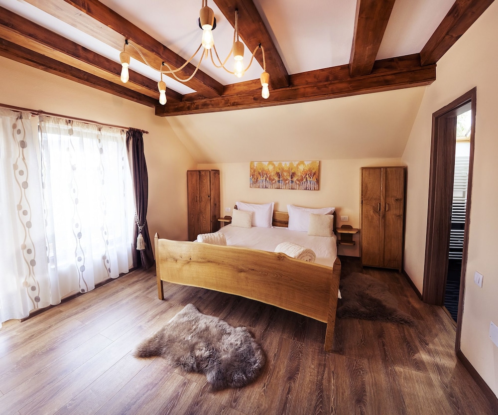 Luxury Double Room, 1 King Bed, Garden View photo 1