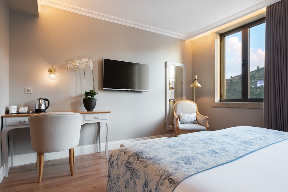 Single Room, River View