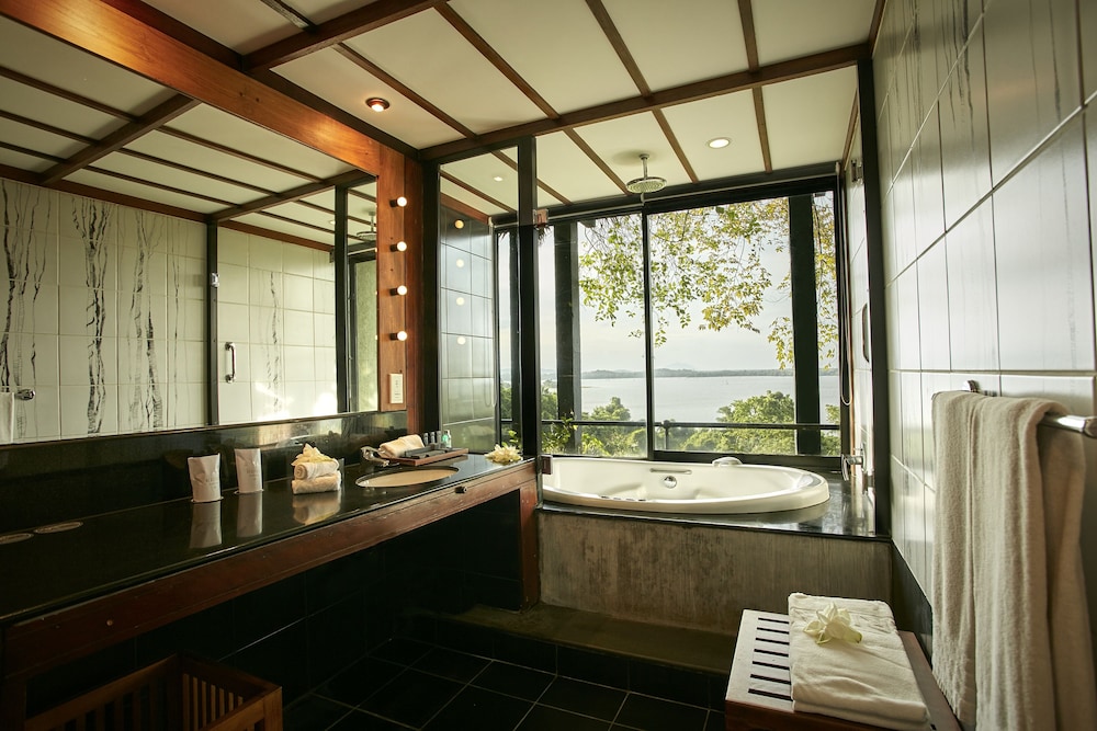 Suite - Photo 5