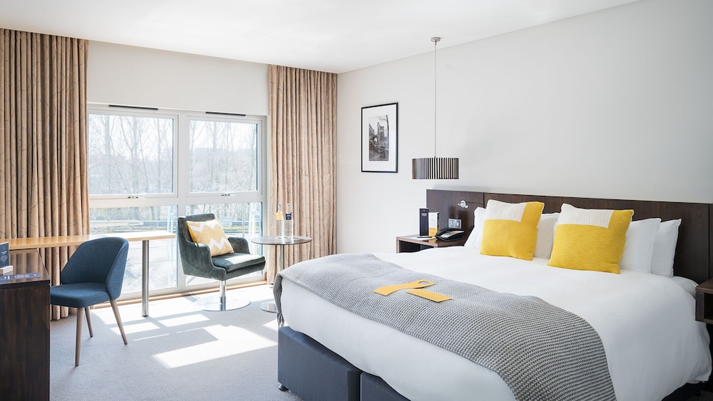 Premium Room, 1 King Bed - Photo 1