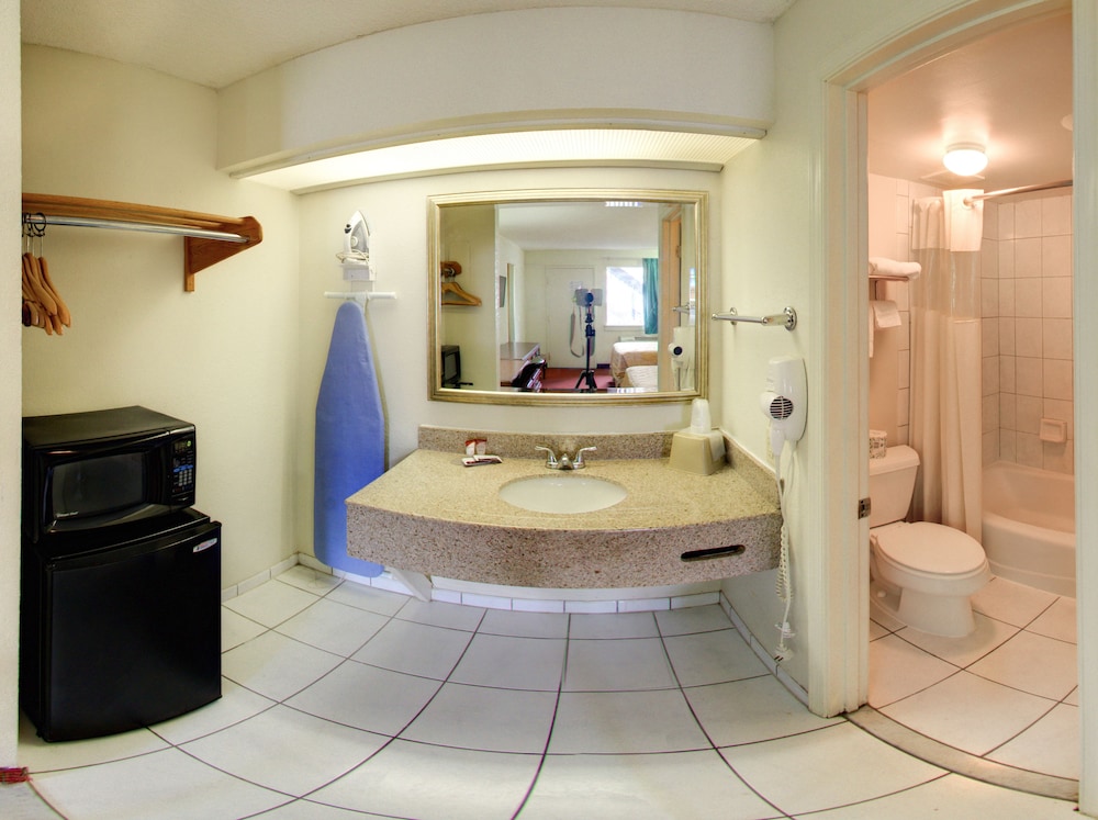Double Room with Two Double Beds photo 3