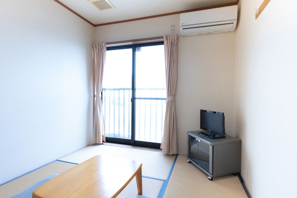 Japanese Room - Twin, Smoking photo 3