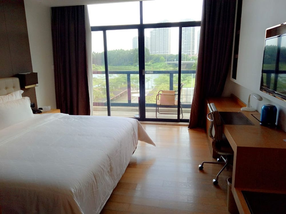 Lake View King Room photo 3