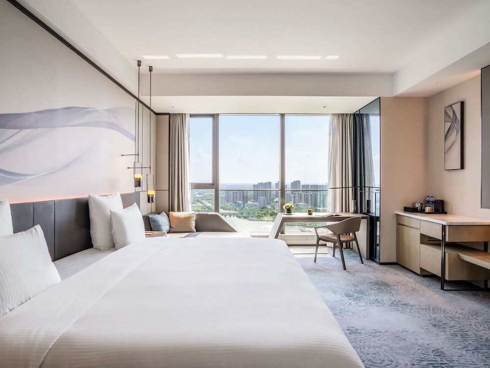 Premium Room, 1 King Bed, Club Lounge Access, Lake View (Executive, High Floor)