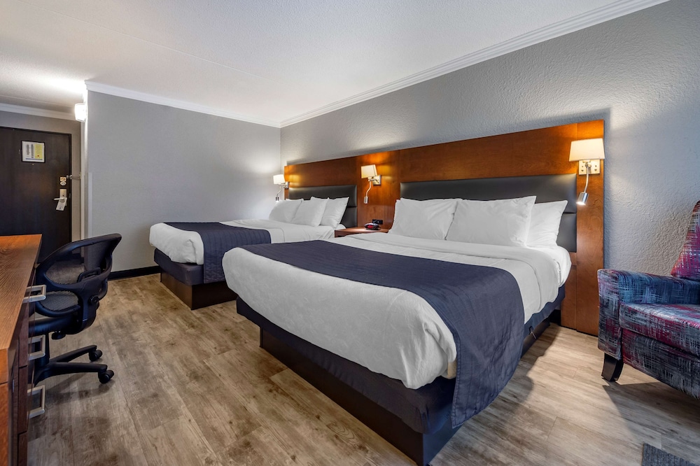 Standard Room, 2 Queen Beds, Non Smoking, Refrigerator - Photo 3