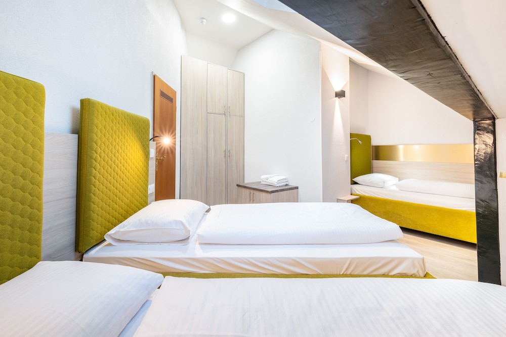 Design Penthouse, City View - Photo 3