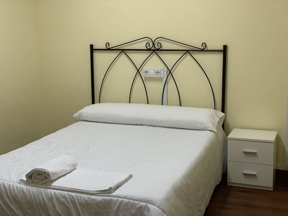 Double or Twin Room - Photo 2