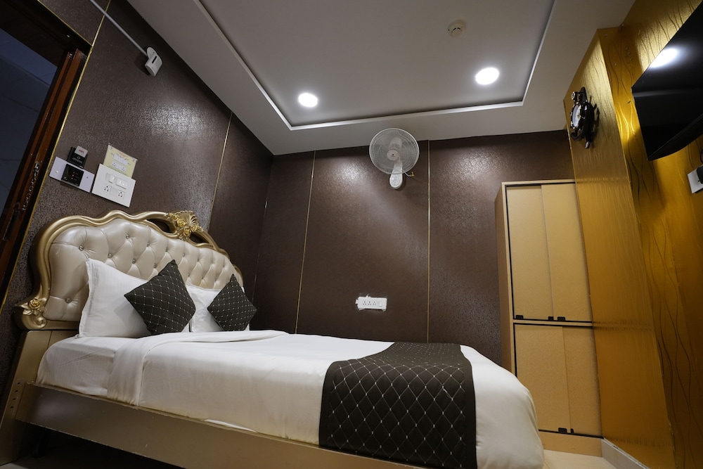 Deluxe Room - Photo 6