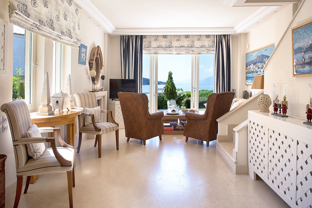 Villa, 4 Bedrooms, Sea View photo 3