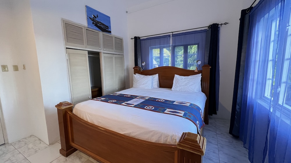 Panoramic Room, 1 King Bed, Pool Access, Ocean View photo 2