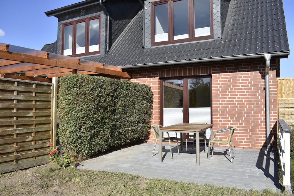 Standard Room, Non Smoking, Garden View photo 3