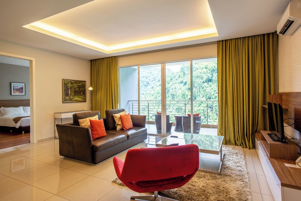 3 Bedroom Grand Deluxe Suite Lakeview thumbnail 5