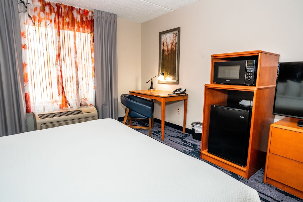 Room, 1 King Bed - Photo 3