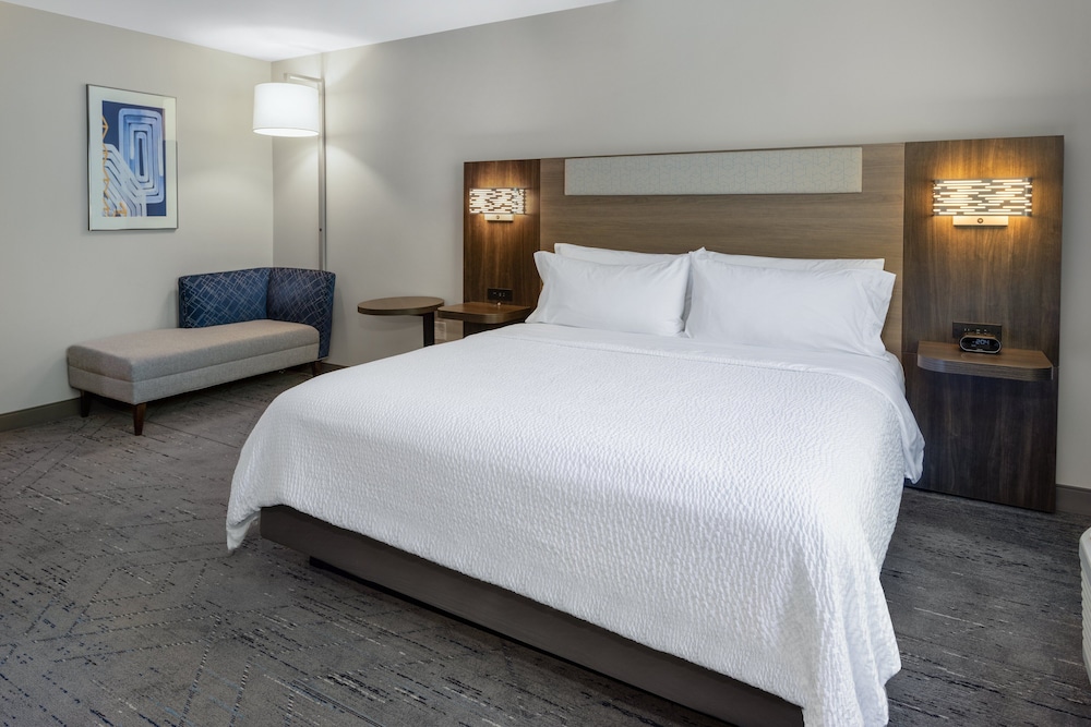 Standard Room, 1 King Bed (LEISURE) - Photo 5