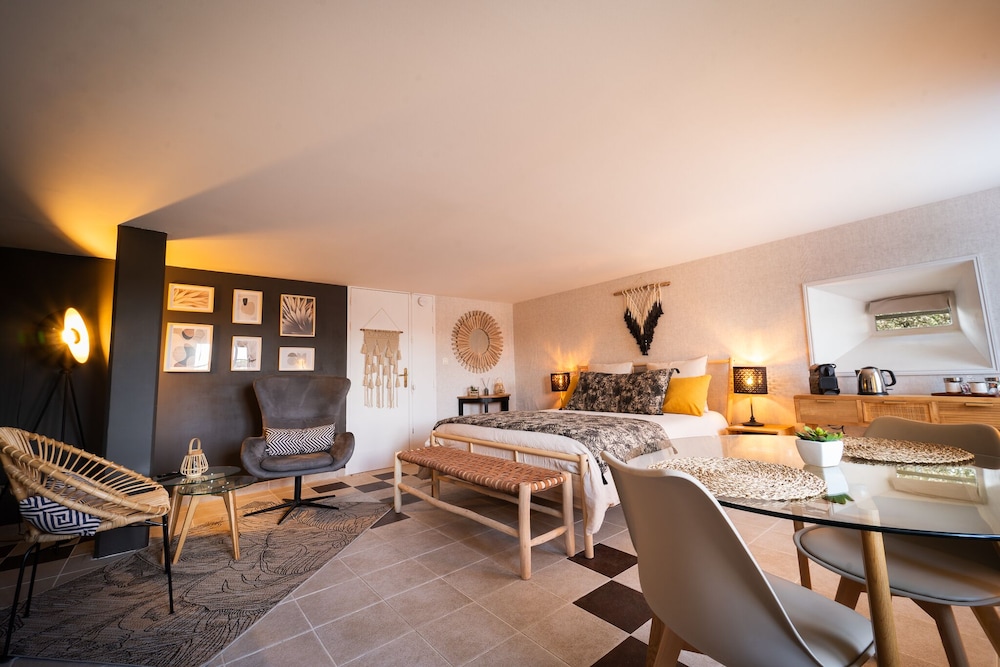 Luxury Studio, Ensuite, Vineyard View (Studio les Vignes) photo 1
