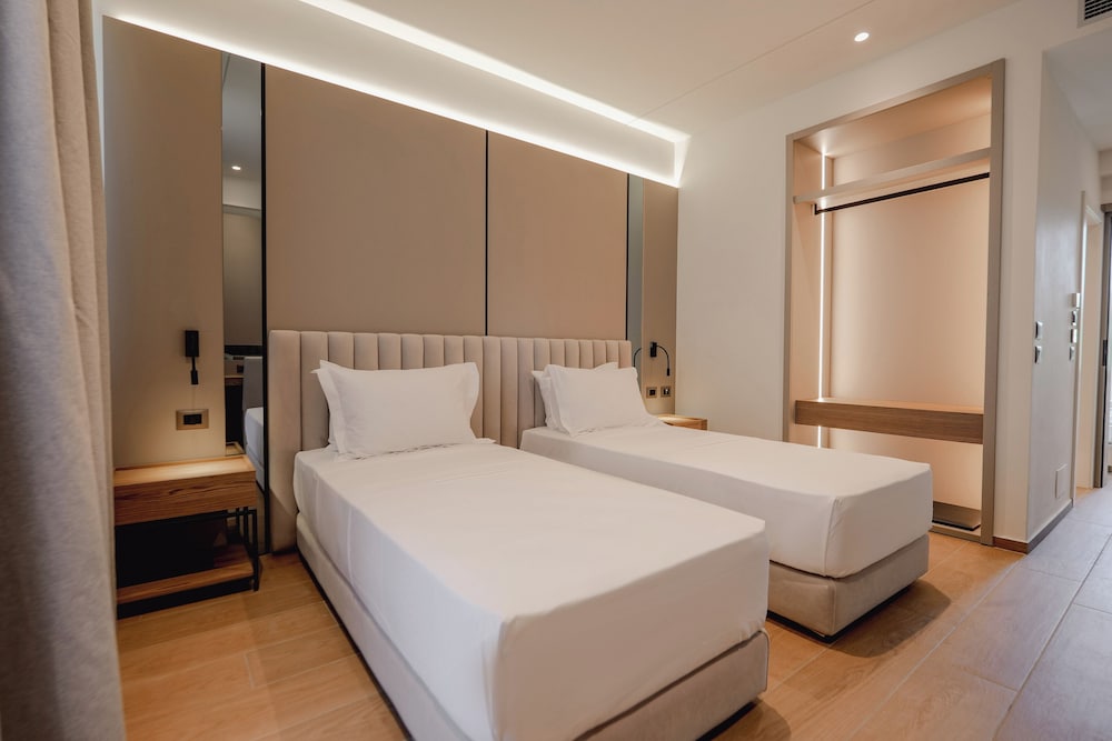 Double or Twin Room with Sea View photo 2