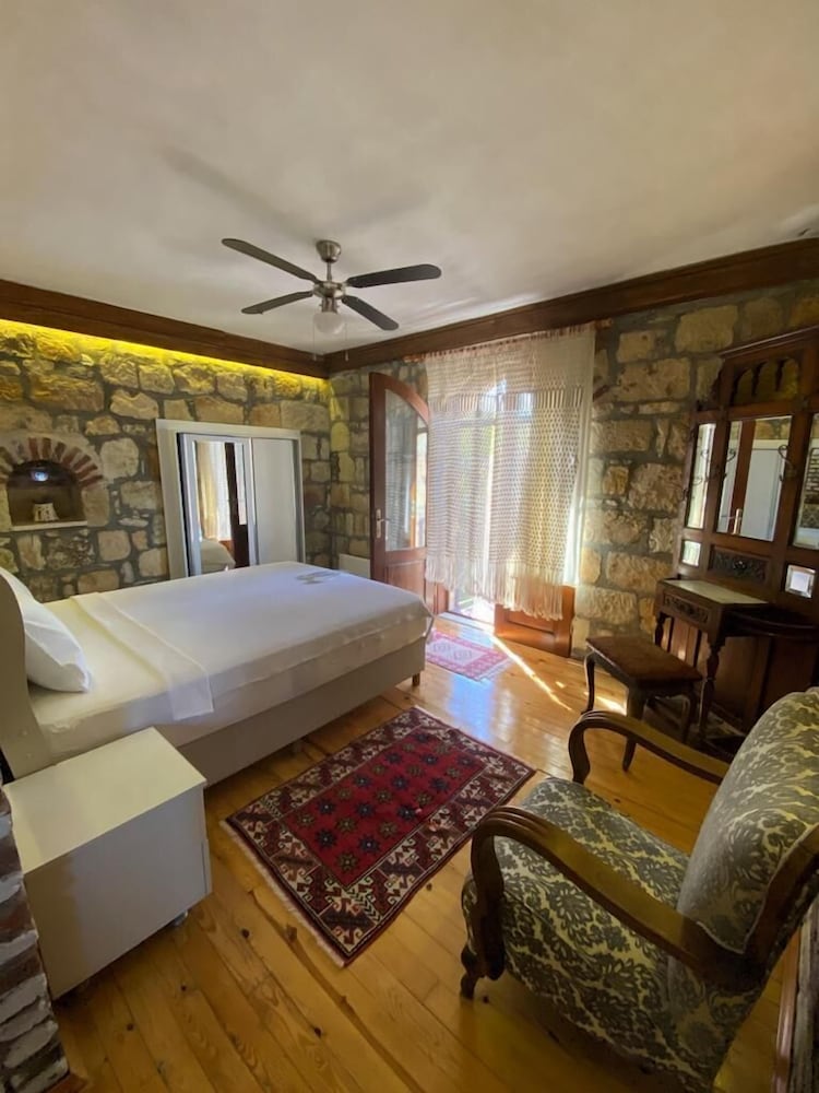 Design Double Room, 1 King Bed, Mountain View with Balcony