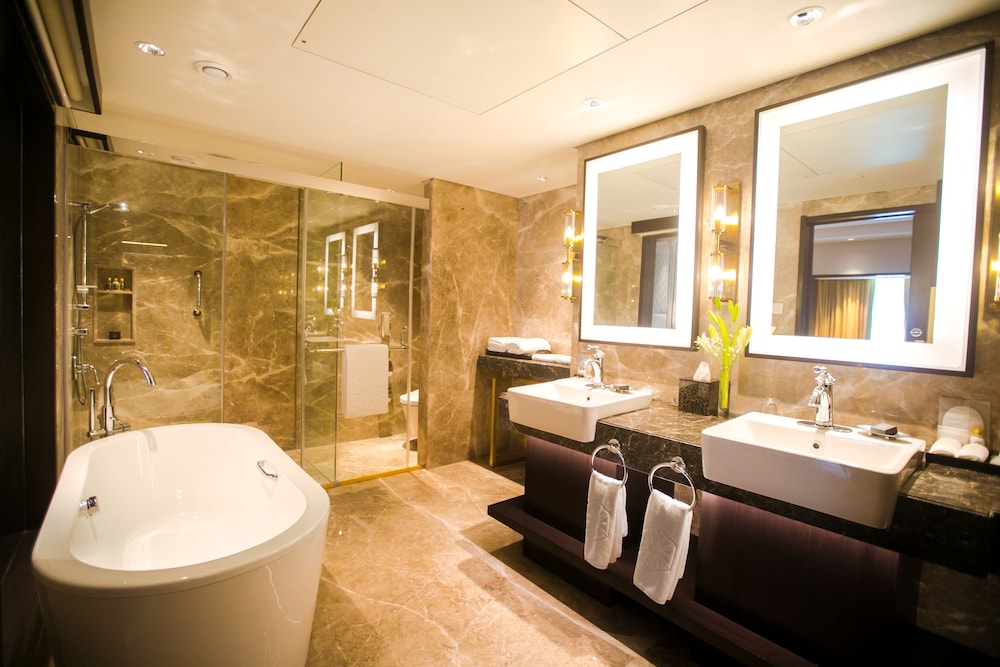 Luxury Suite, 1 King Bed - Photo 2