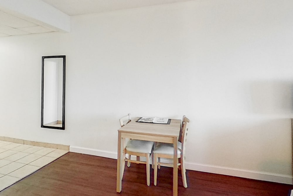 Room (Studio, King Bed, Oceanfront) photo 2