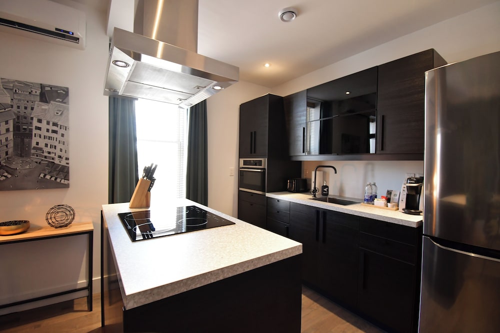 Signature Studio Suite, 1 Queen Bed, Kitchen photo 3