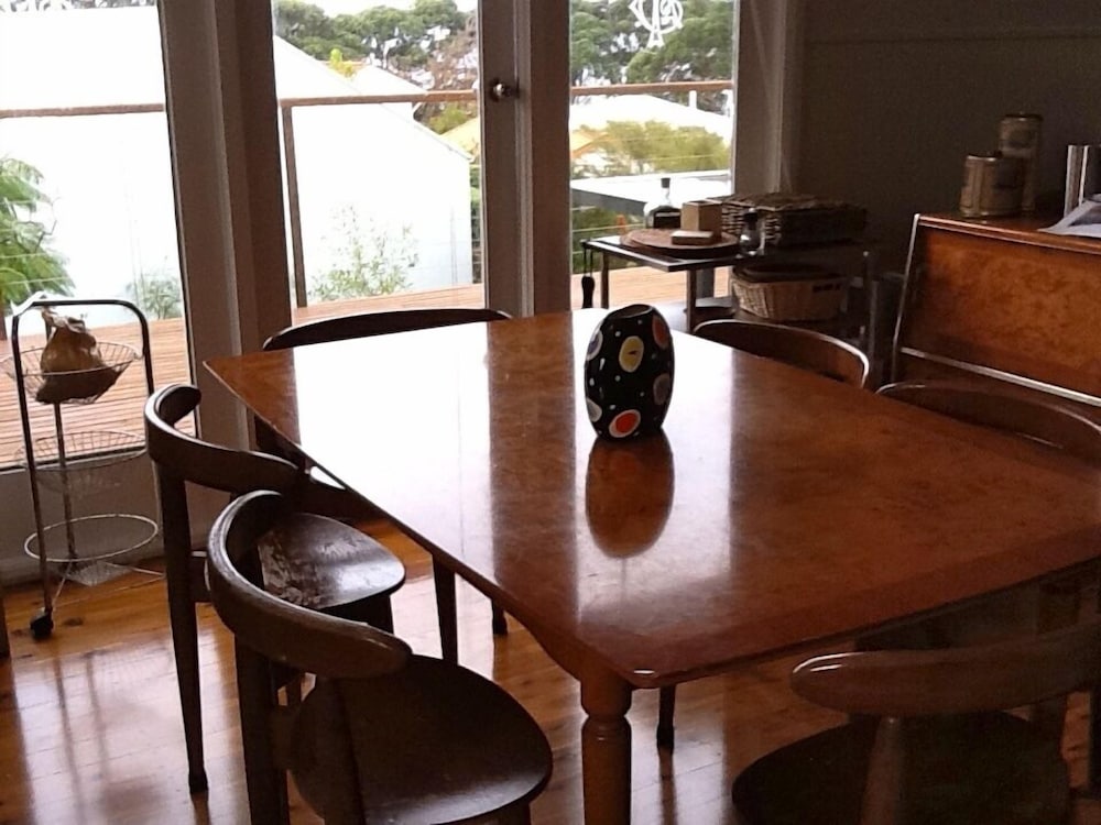 Classic House, 2 Bedrooms, Beach View, Beachside photo 3