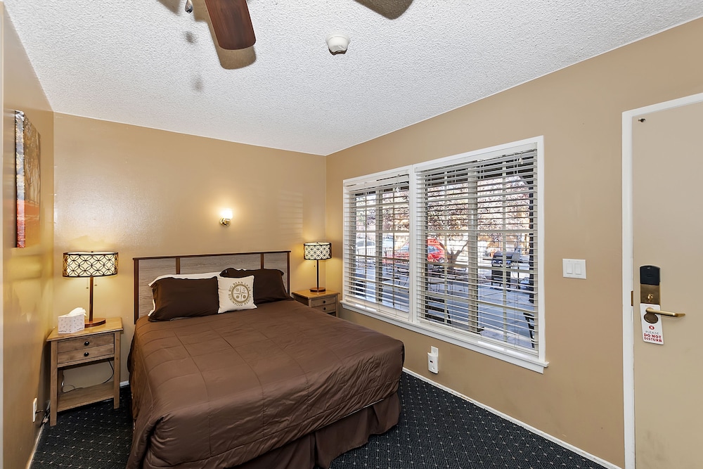 Standard Double Room - Photo 7
