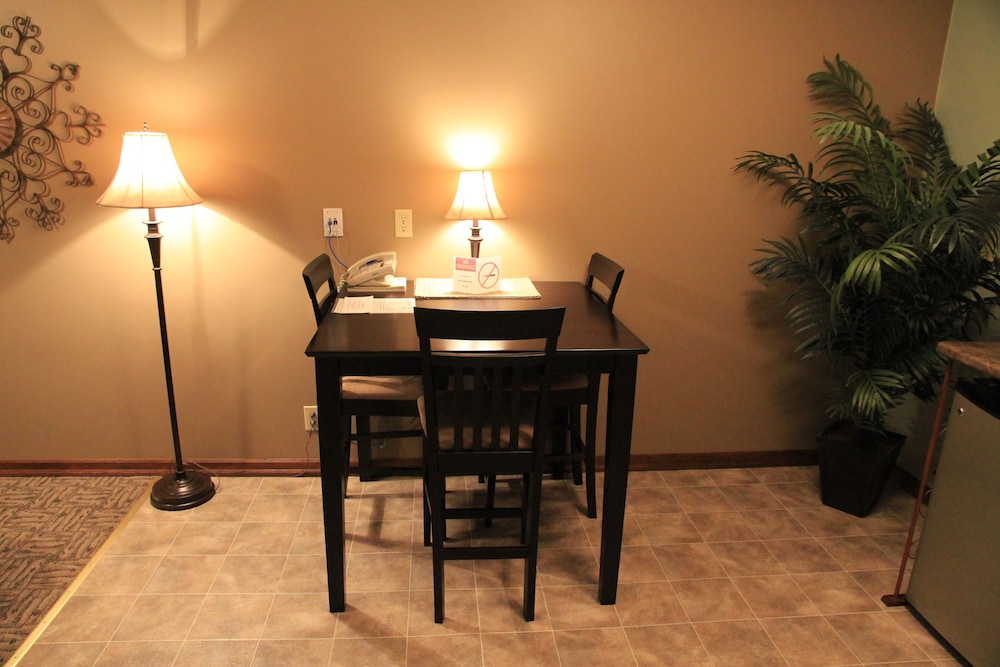 Executive Suite, 1 King Bed (Contemporary) photo 3