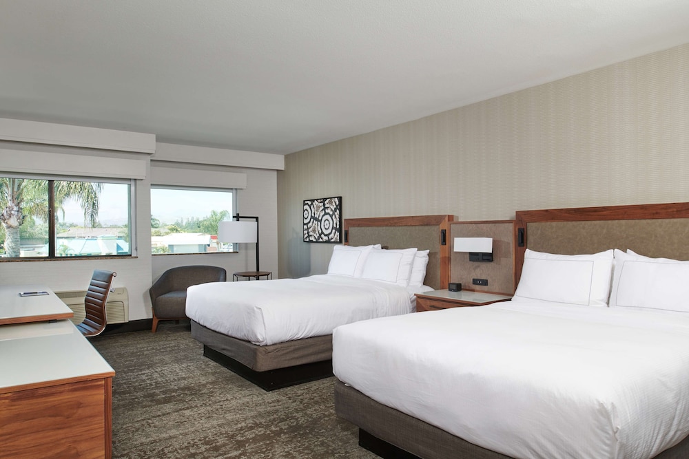 Room, 2 Queen Beds - Photo 6