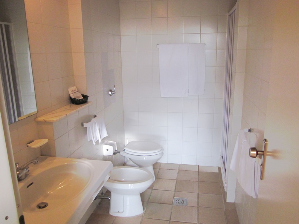 Standard Double or Twin Room photo 2