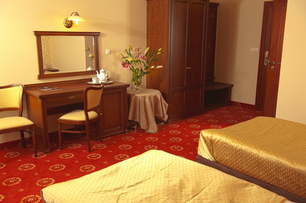 Standard Twin Room - Photo 3