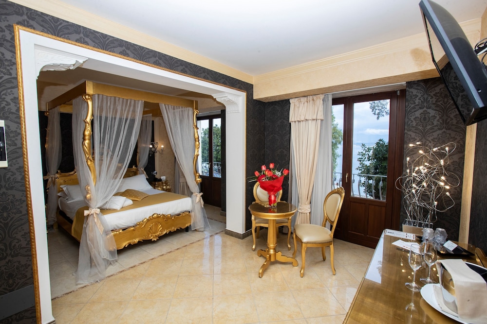 Suite - Photo 17