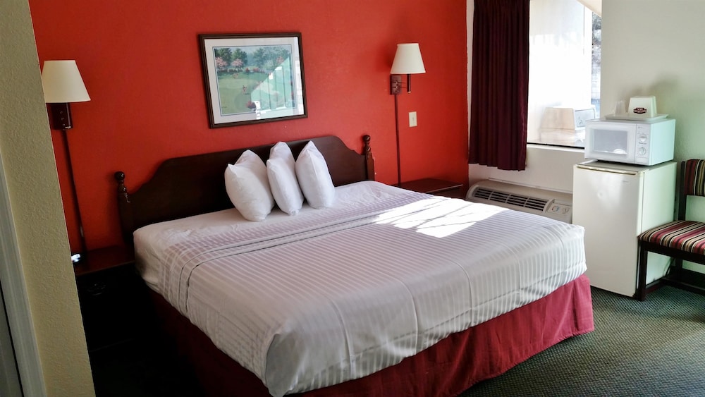 Room, 1 King Bed, Non Smoking, Jetted Tub photo 1