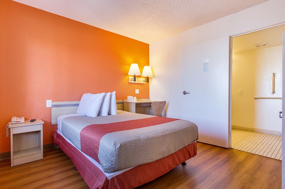 Deluxe Room, 1 Queen Bed, Accessible, Non Smoking photo 1