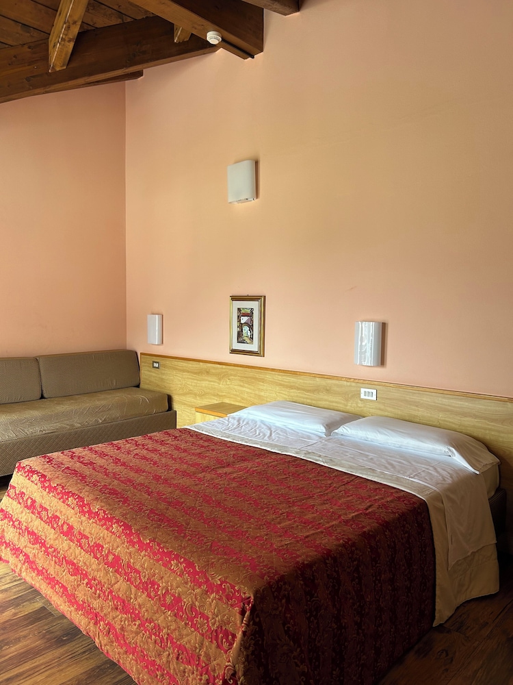 Standard Double or Twin Room, Balcony, Mountain View