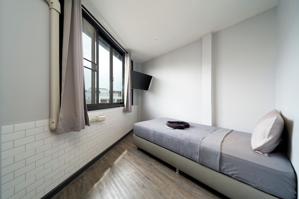 Single Room with Shared Bathroom B1 photo 1
