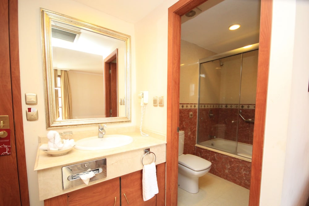 Standard Double Room - Photo 16